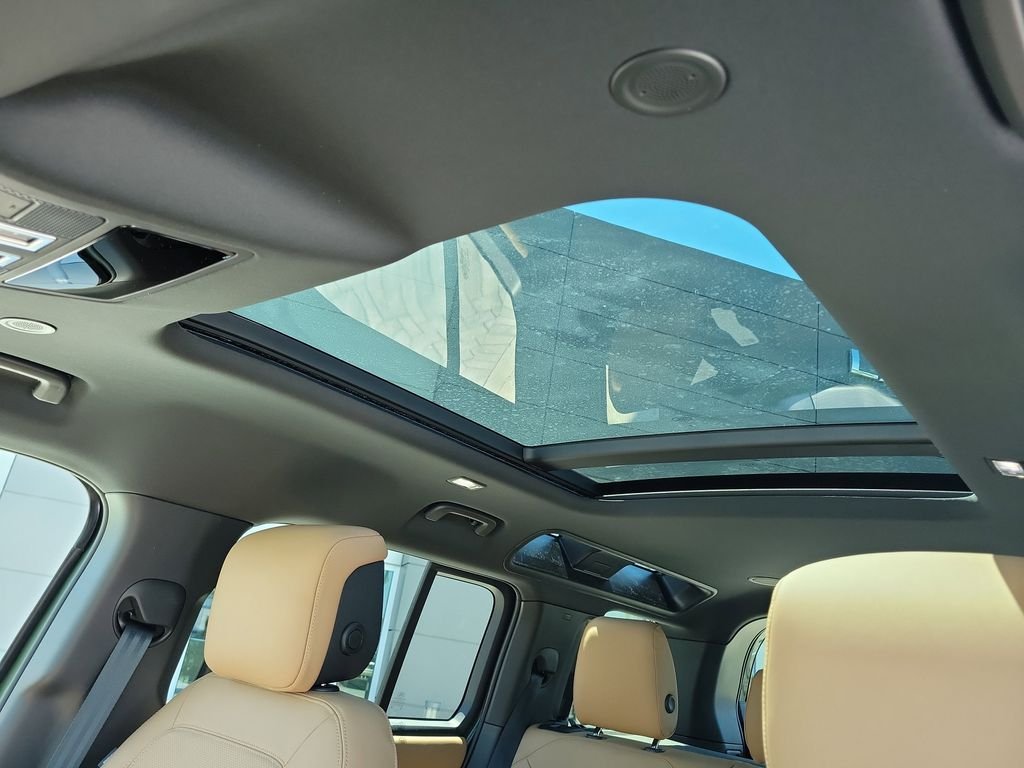 New 2026 Woolstone Green Land Rover X-Dynamic SE image 27