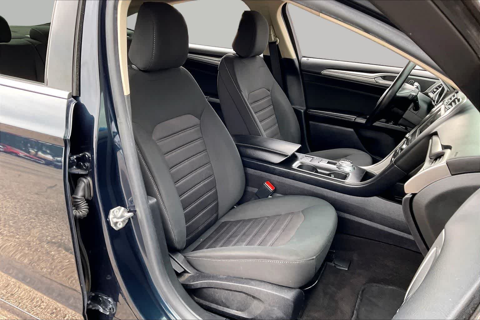 Used 2020 Alto Blue Metallic Tinted Clearcoat Ford SE image 9