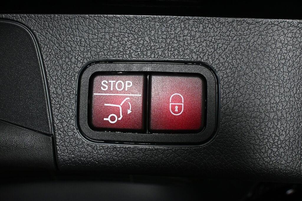 Used 2026 Night Black Mercedes-Benz GLB 250 image 31
