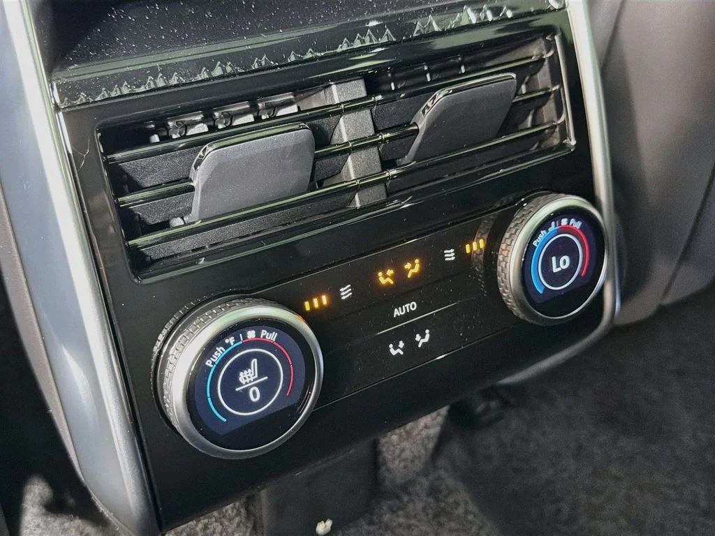 New 2026 Santorini Black Land Rover SE image 27