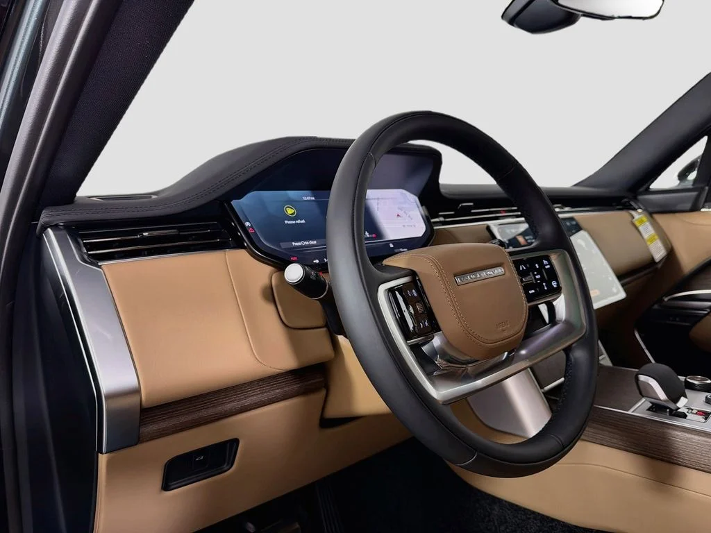 New 2027 Belgravia Green Land Rover SE image 9