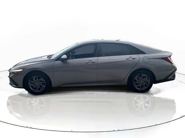 Used 2024  Hyundai SEL image 4