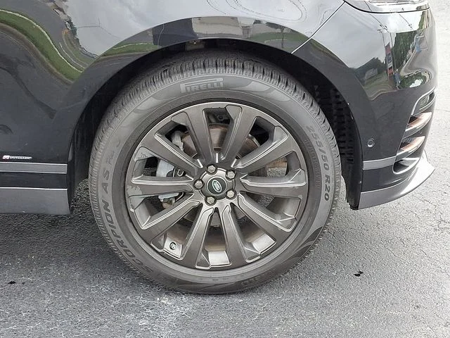 Used 2018  Land Rover SE R-Dynamic image 8