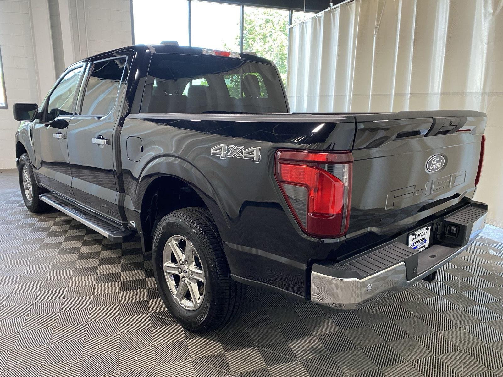 Used 2025 Agate Black Ford XLT image 10