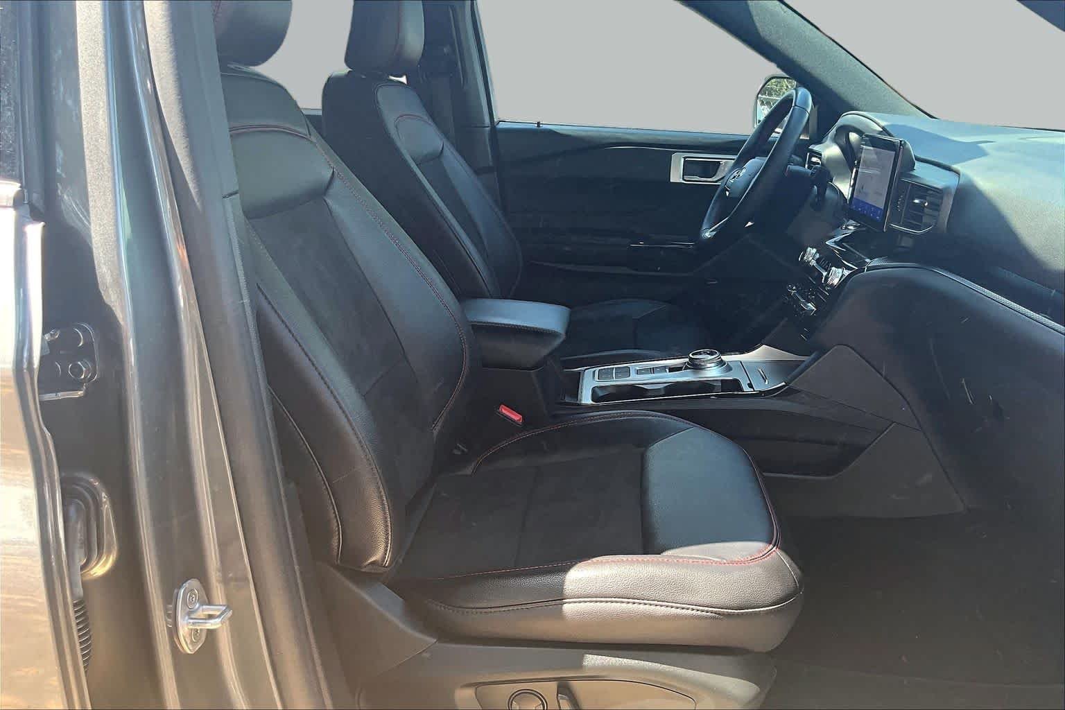 Used 2023 Carbonized Gray Metallic Ford ST-Line image 8