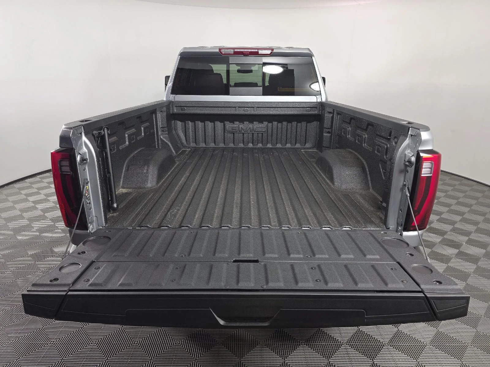 New 2025 Sterling Metallic GMC SLT image 6