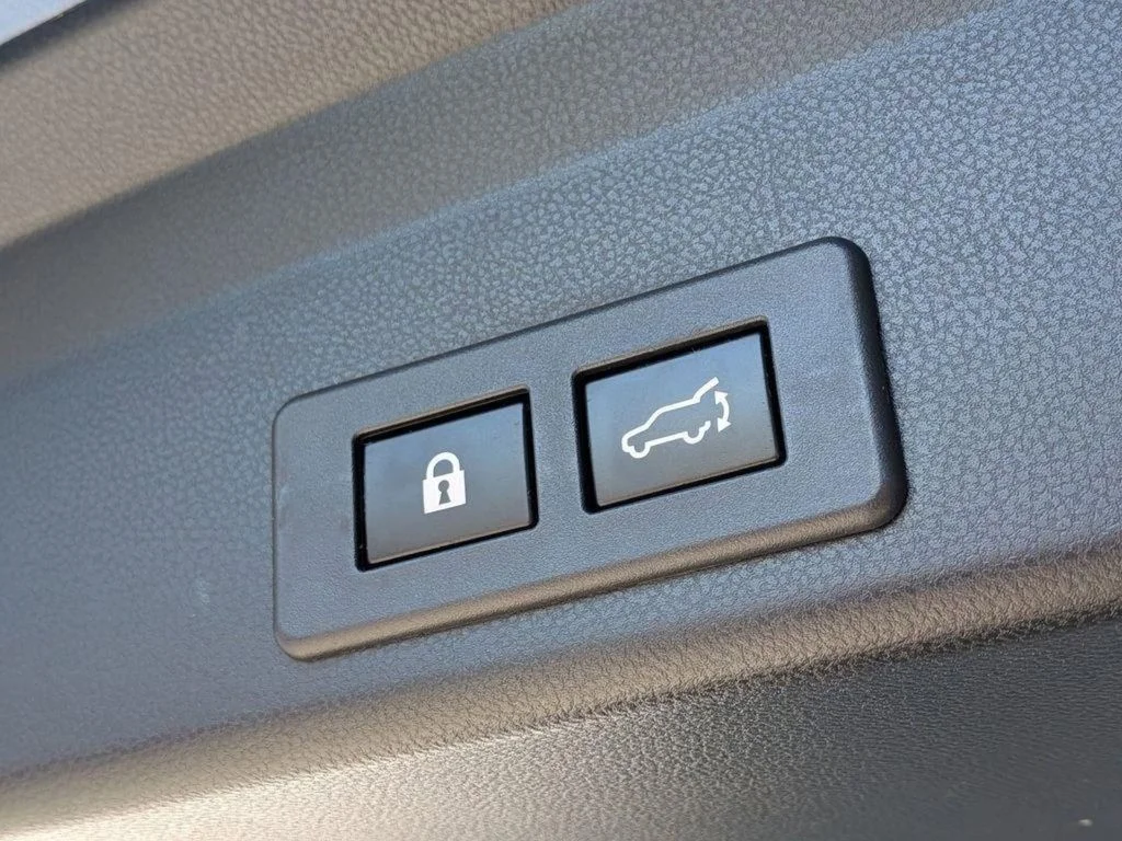 Used 2020 Blue Subaru Limited image 10