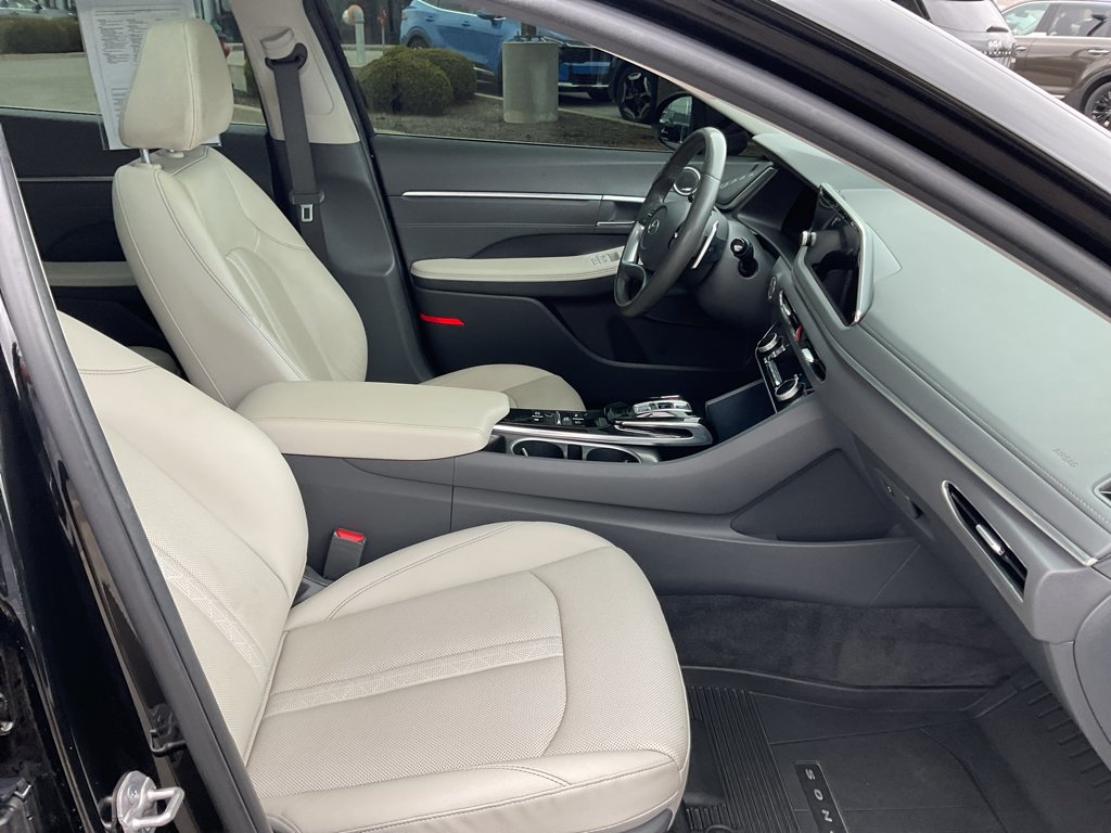 Used 2023 Onyx Black Hyundai Limited image 13