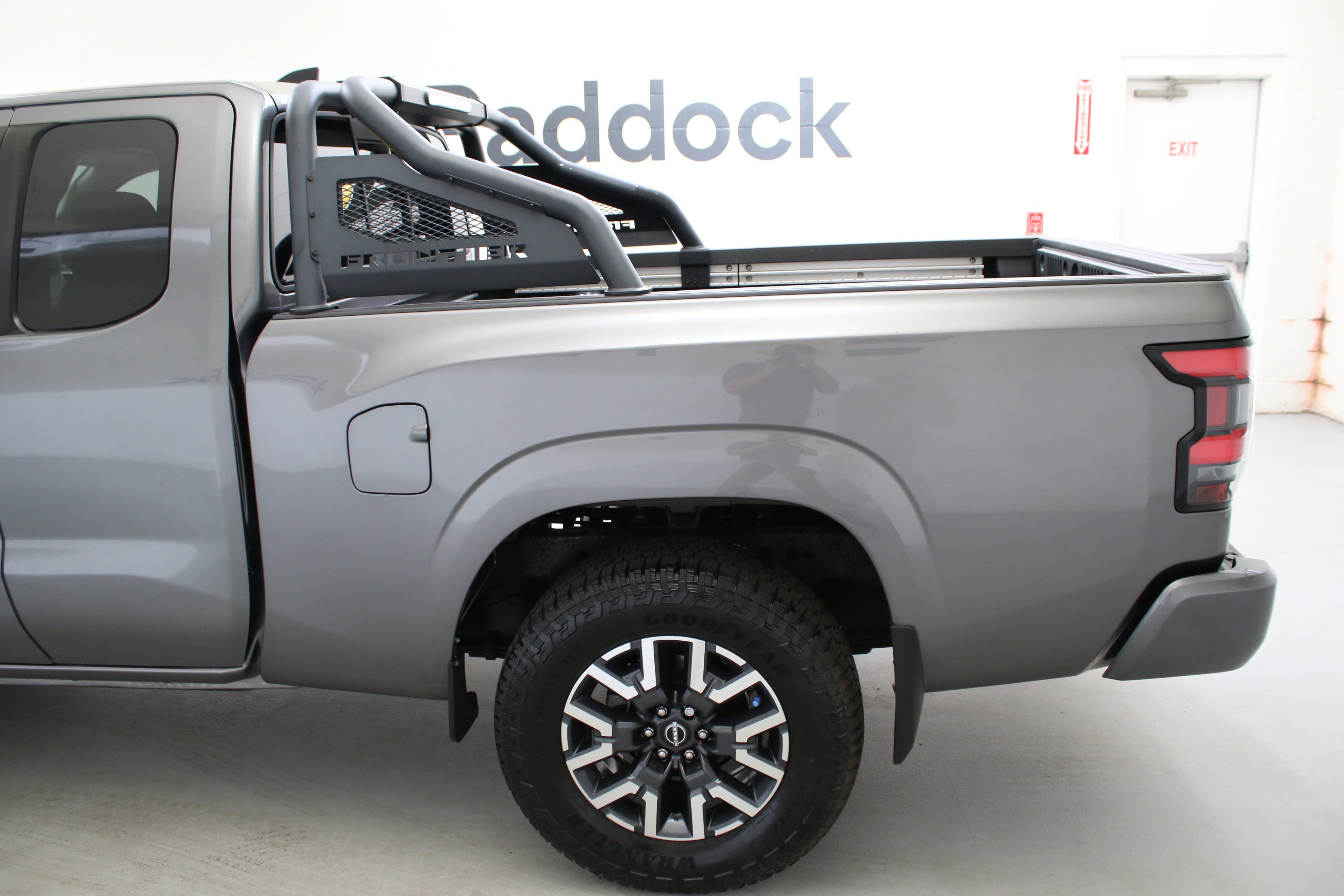 Used 2022 Gray Nissan King Cab SV 4x4 image 6