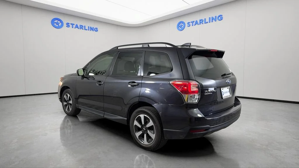 Used 2017  Subaru Premium image 4