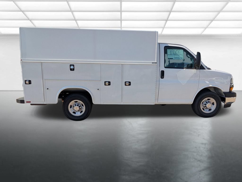 New 2026 Summit White Chevrolet 1WT image 22