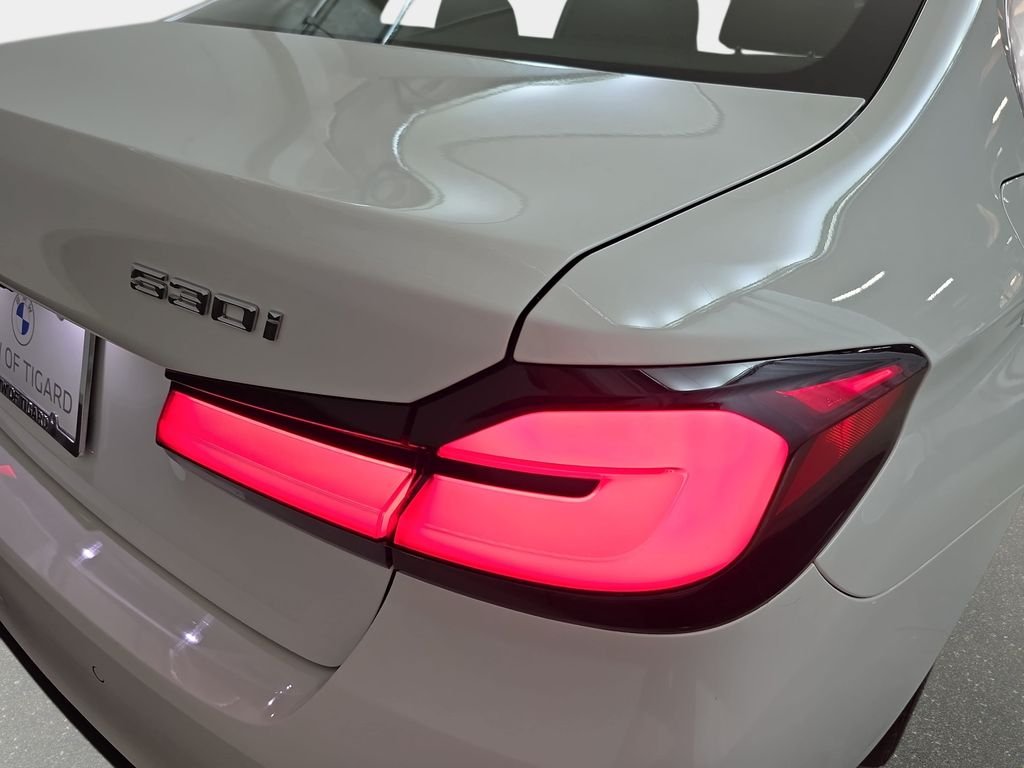 Used 2023 Alpine White BMW 530i xDrive image 34