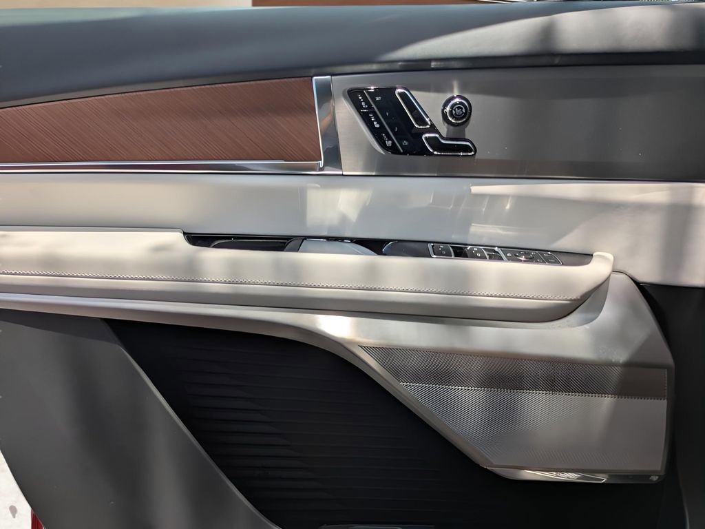 2026 Cadillac VISTIQ Sport - Photo 12