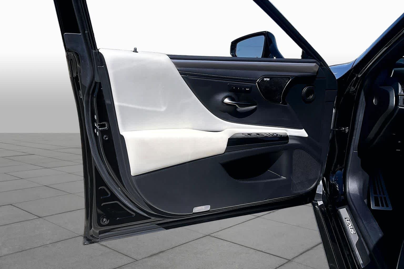 Used 2024 Obsidian Lexus F SPORT Handling image 24