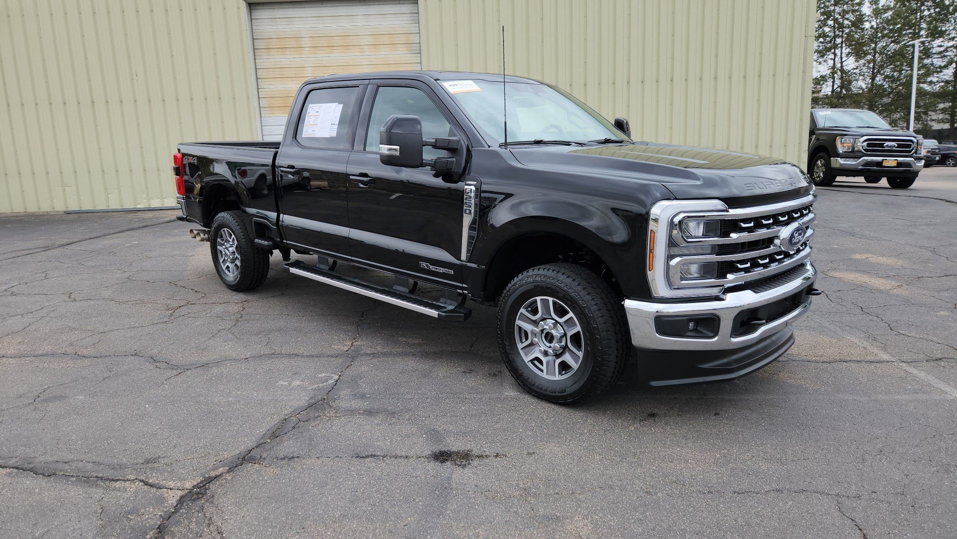 Used 2025 Black Metallic Ford LARIAT image 19