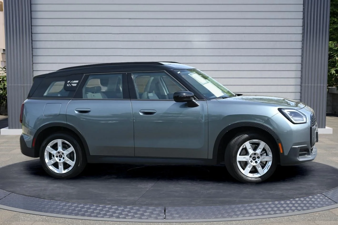 Used 2025 Green Metallic MINI Signature Plus image 3