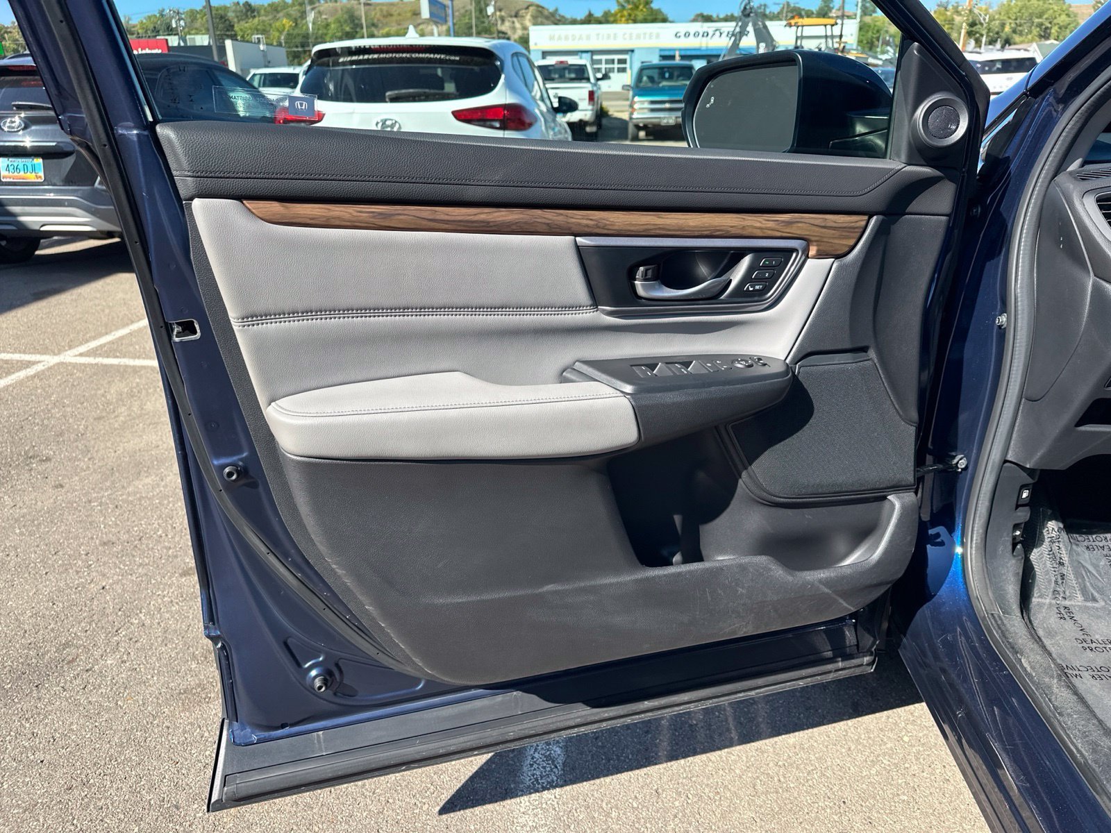 Used 2017 Blue Honda EX-L image 17