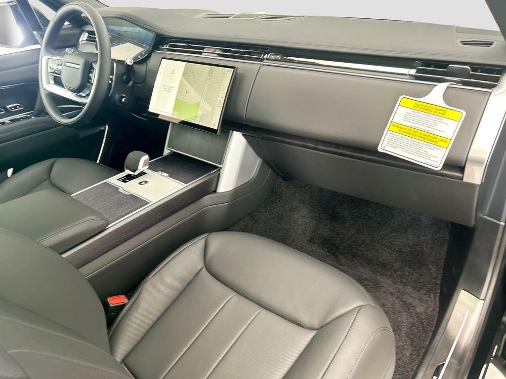 New 2026 Santorini Black Land Rover SE image 16