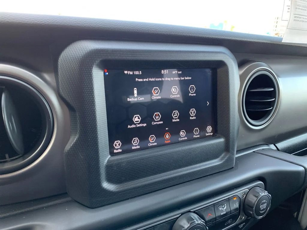 Used 2022 White Jeep Sport S image 23