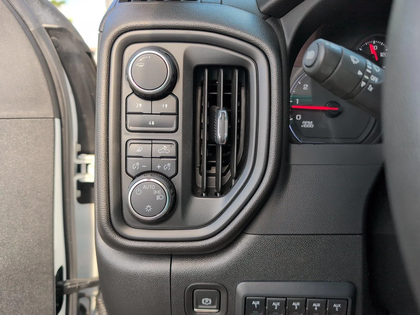 Used 2024 Summit White Chevrolet Custom image 28