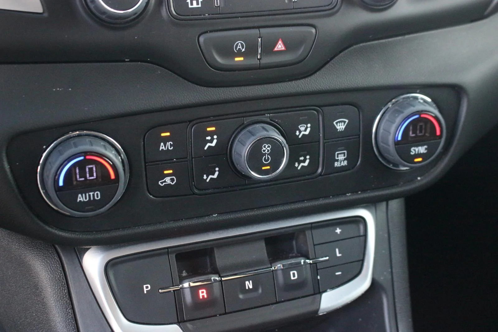 Used 2023 Sterling Metallic GMC SLE image 27