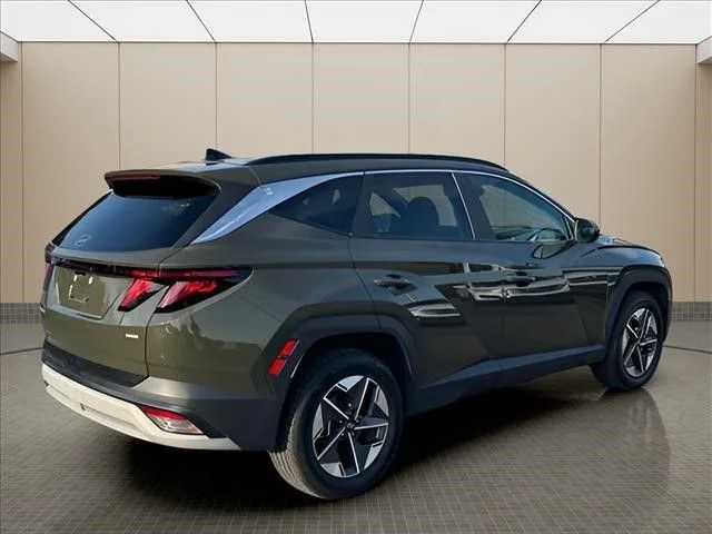 Used 2025 Green Hyundai SEL image 3