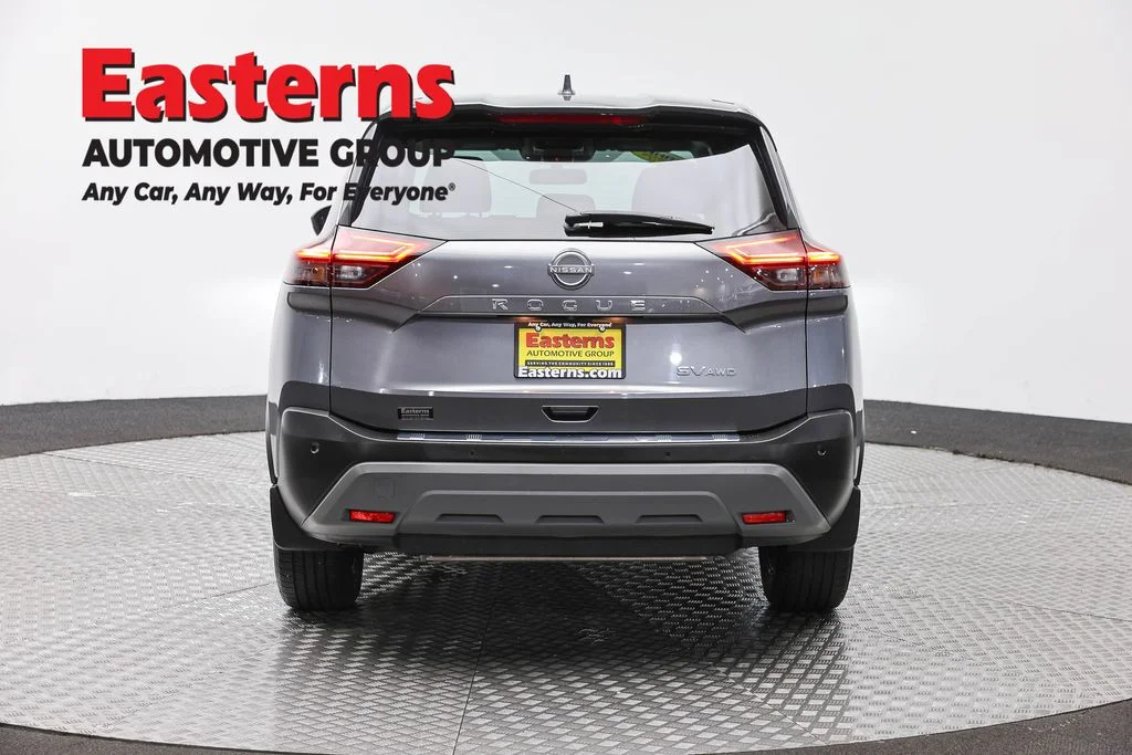 Used 2023 Gray Nissan SV image 6
