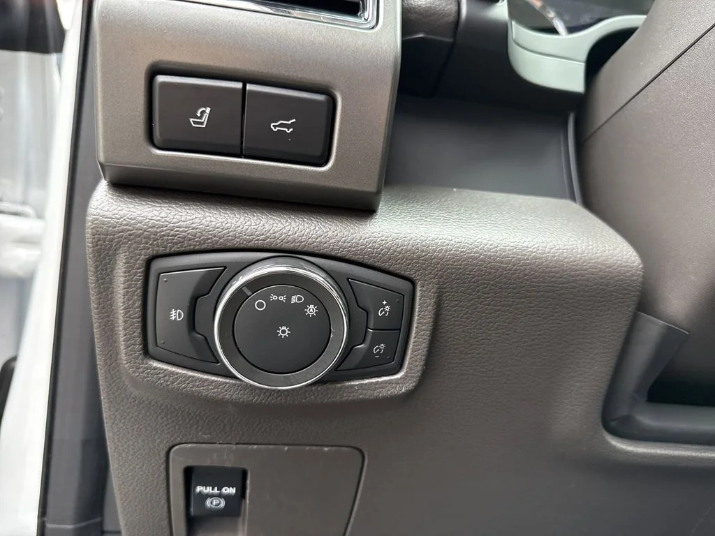 Used 2021 Oxford White Ford XLT image 25