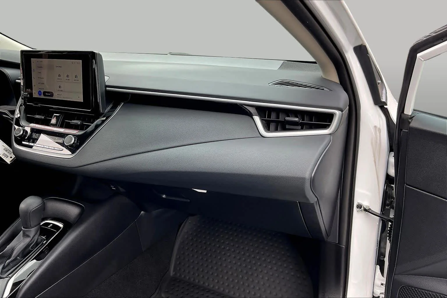 Used 2026 Ice Cap Toyota LE image 18