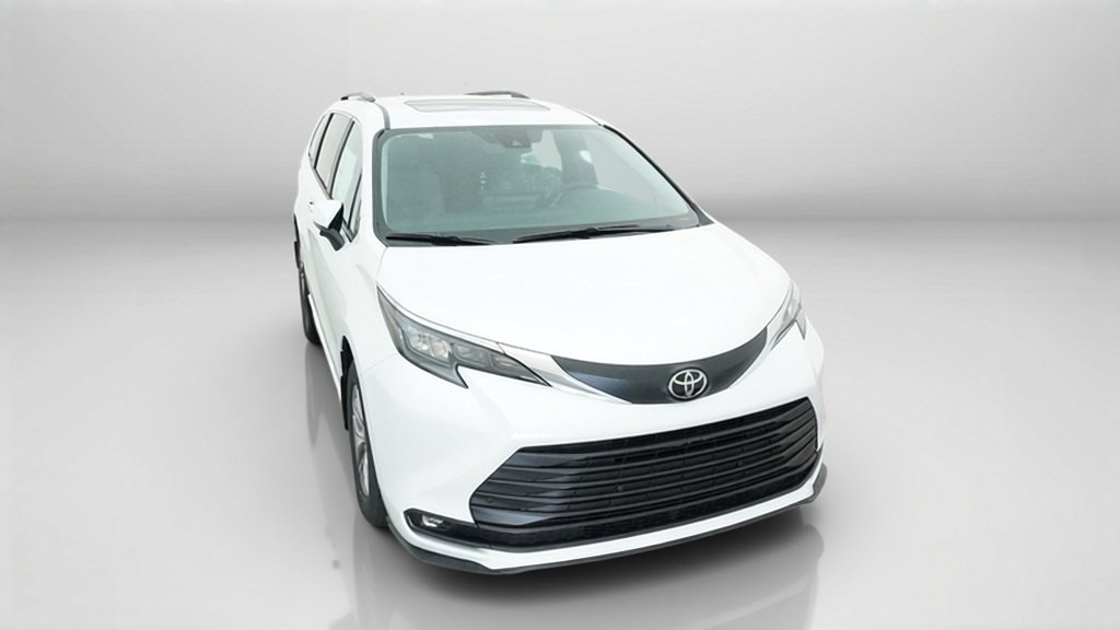 New 2026 Wind Chill Pearl Toyota XLE image 32
