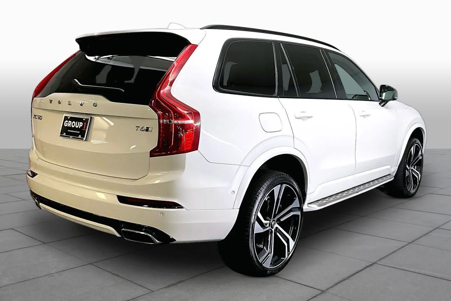 Used 2021 Crystal White Metallic Volvo R-Design image 13