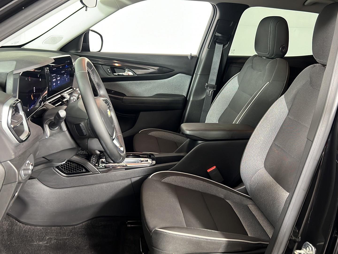 Used 2024 Mosaic Black Metallic Chevrolet LT image 17
