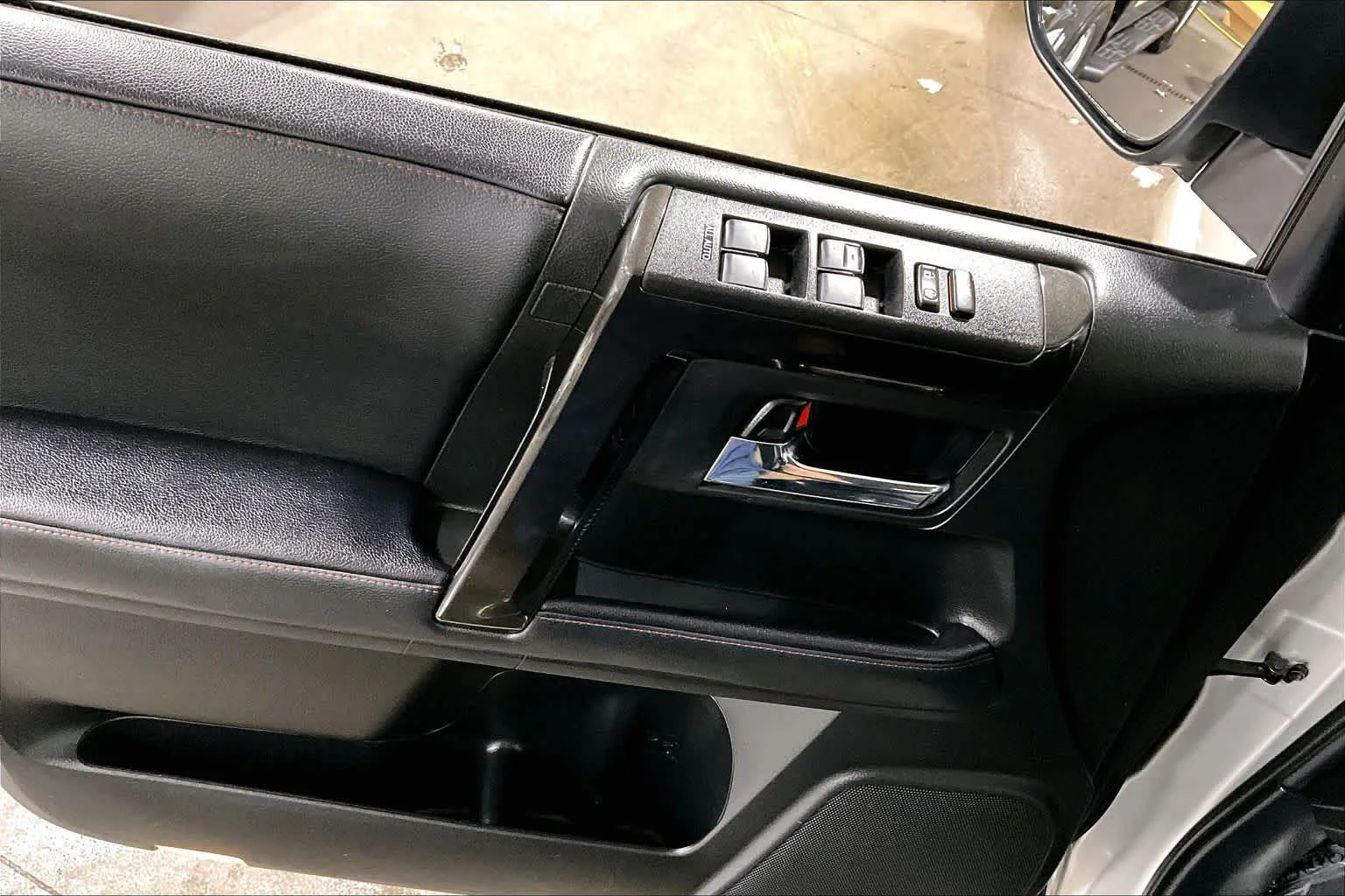 Used 2021 Classic Silver Metallic Toyota Venture image 36