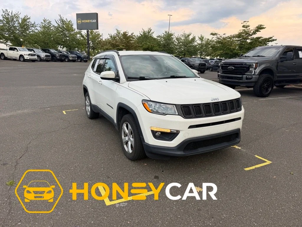 Used 2018 White Jeep Latitude image 1