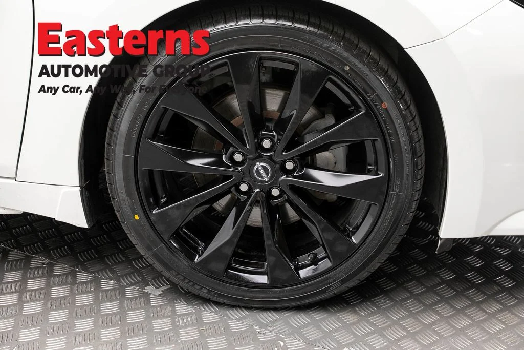Used 2023 White Nissan SR image 34