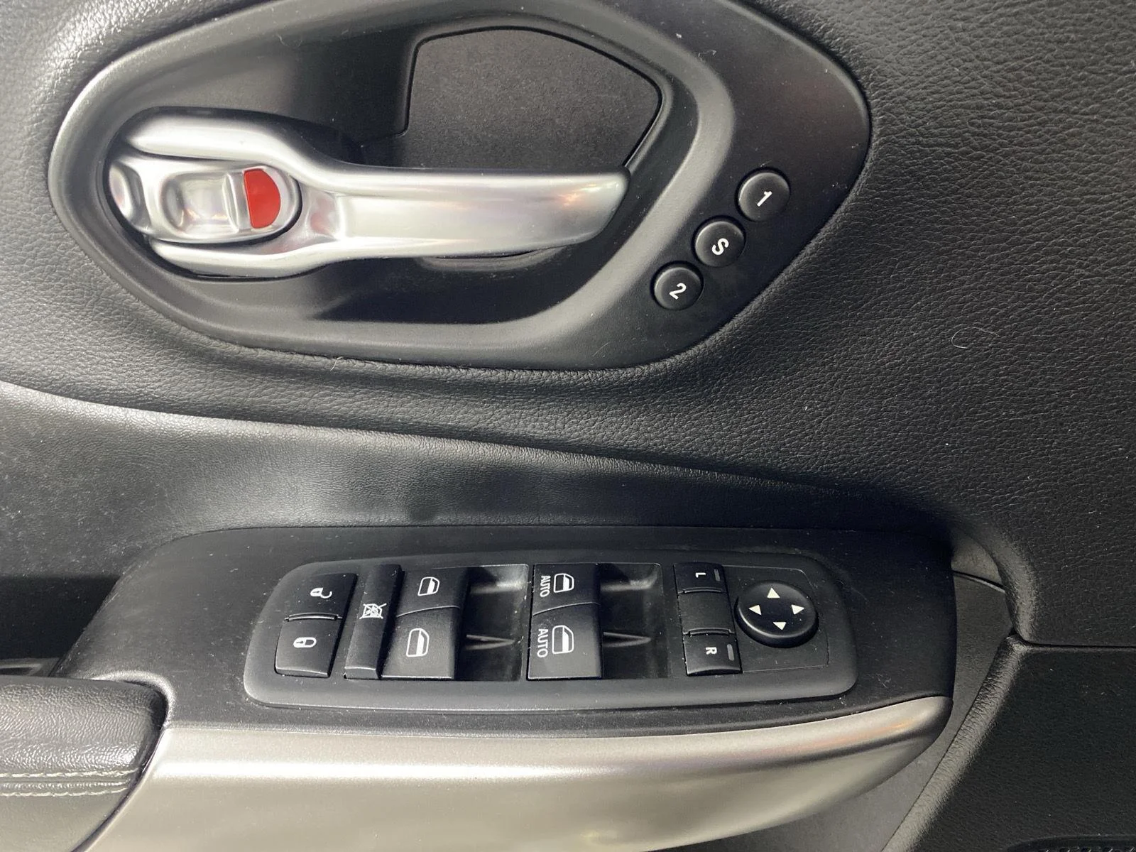 Used 2019 Sting-Gray Clearcoat Jeep Limited image 21