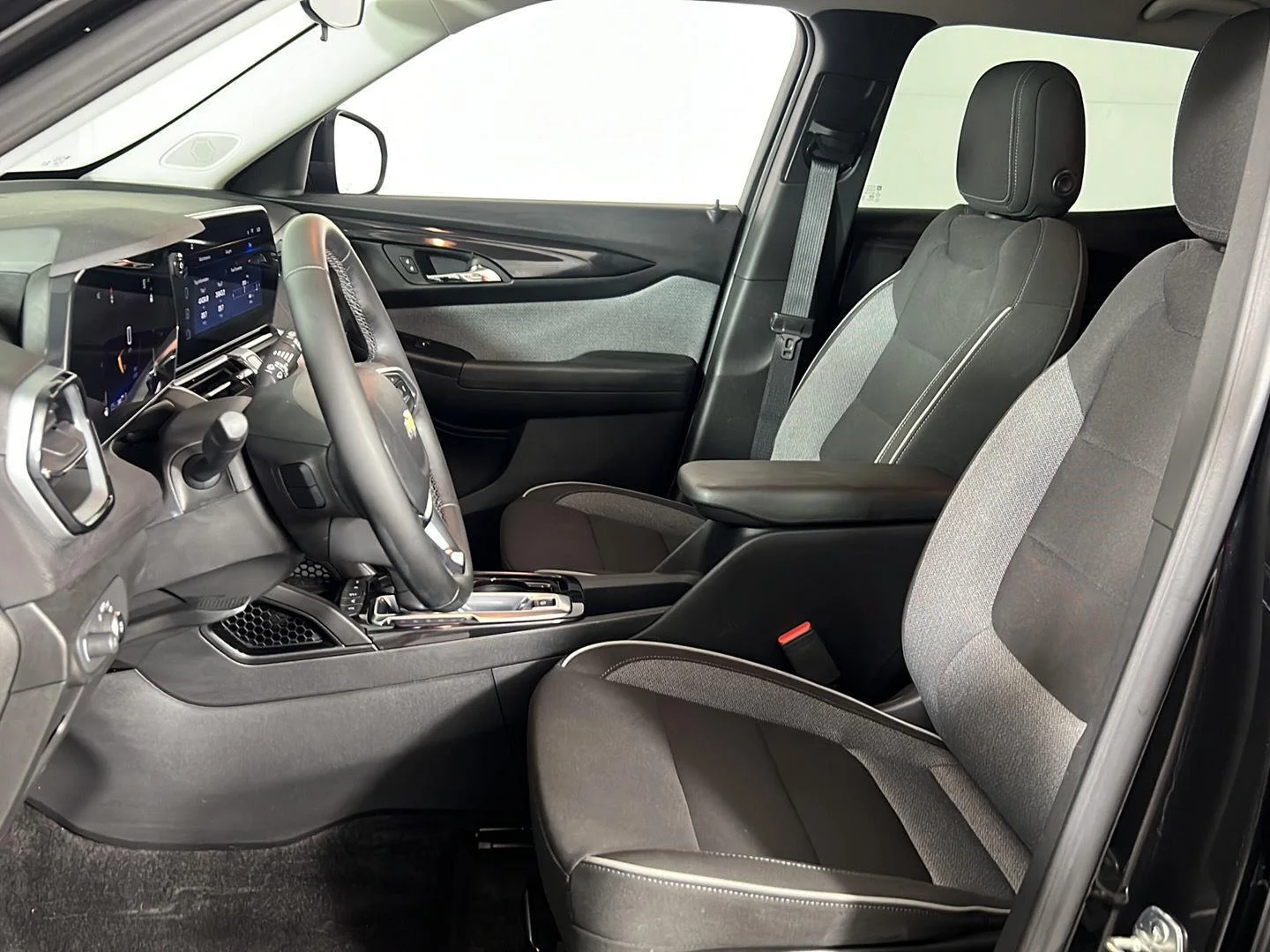 Used 2024 Mosaic Black Metallic Chevrolet LT image 17