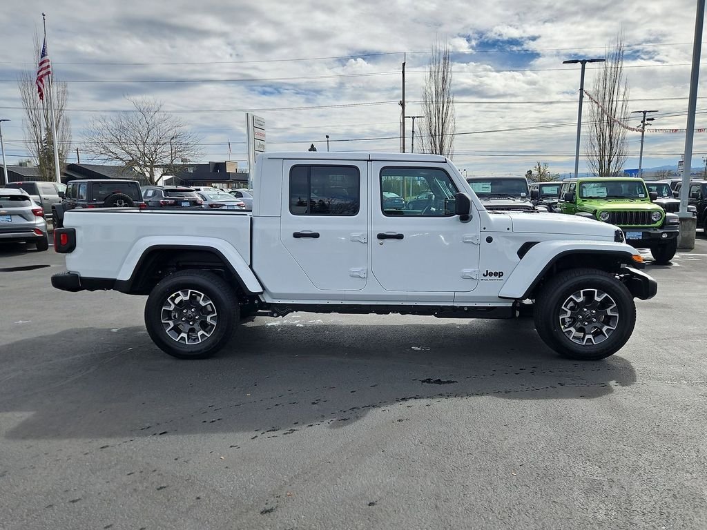New 2026 Bright White Clear-Coat Exterior Paint Jeep Sahara image 7