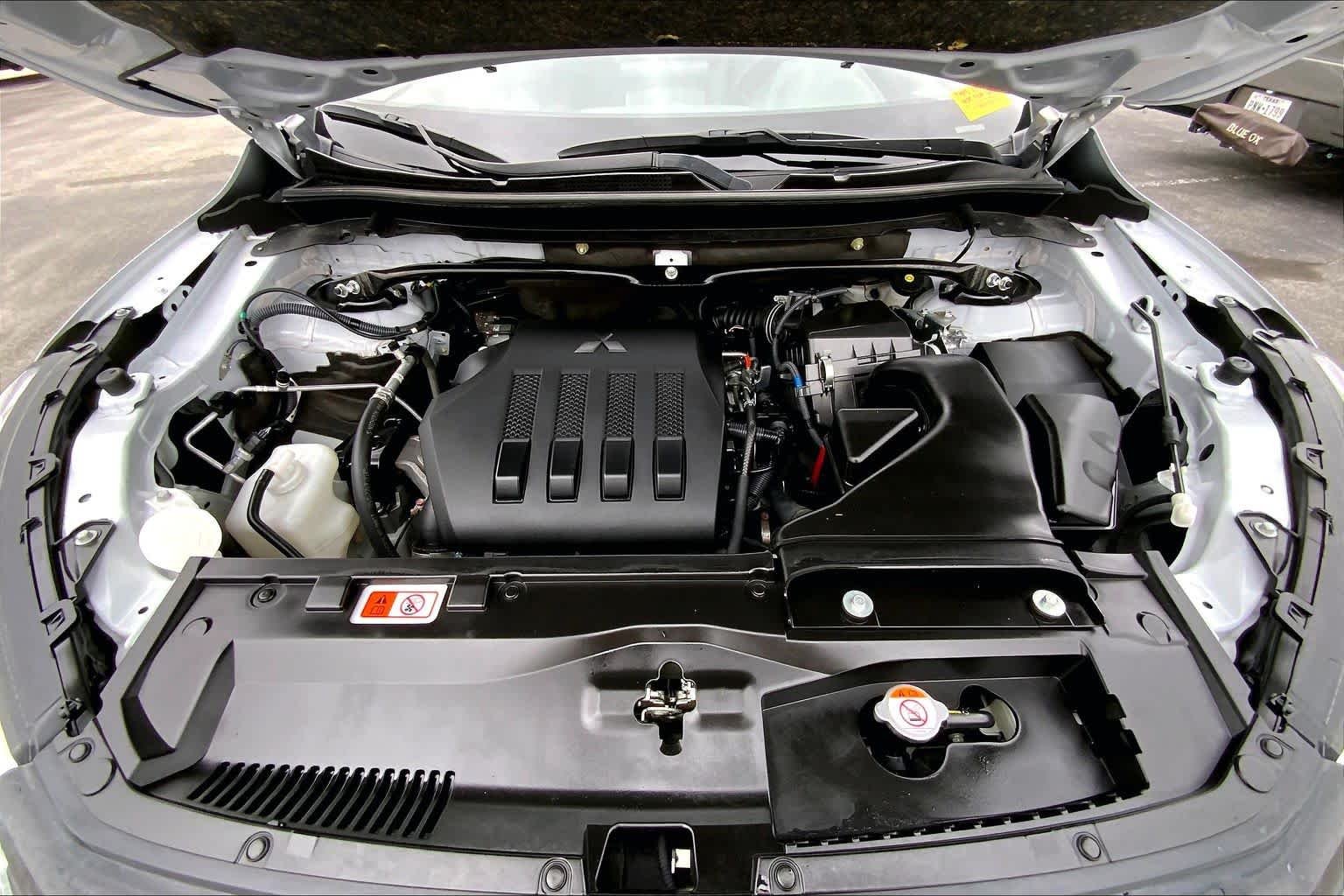 Used 2024 White Diamond Mitsubishi SE image 28