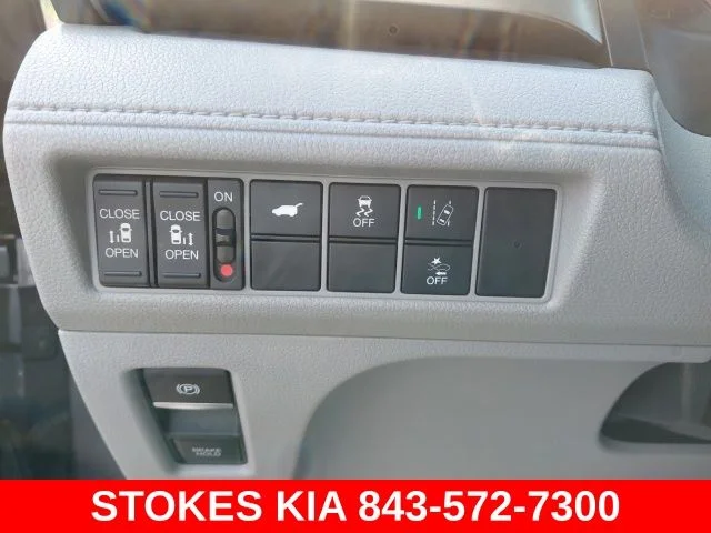 Used 2020  Honda EX-L image 18