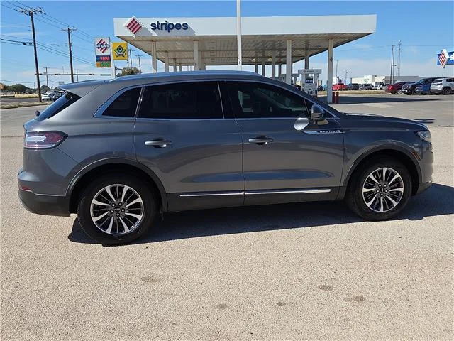 Used 2022 Silver Radiance Metallic Clearcoat Lincoln Standard Front-Wheel Drive image 4
