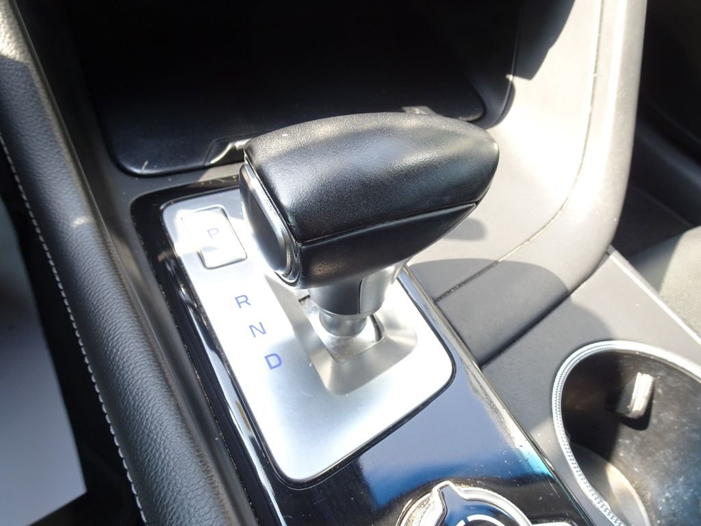 Used 2021 White Genesis 2.0T image 17