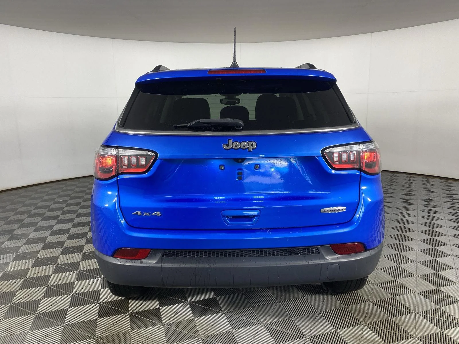 Used 2020 Laser Blue Pearlcoat Jeep Latitude image 6