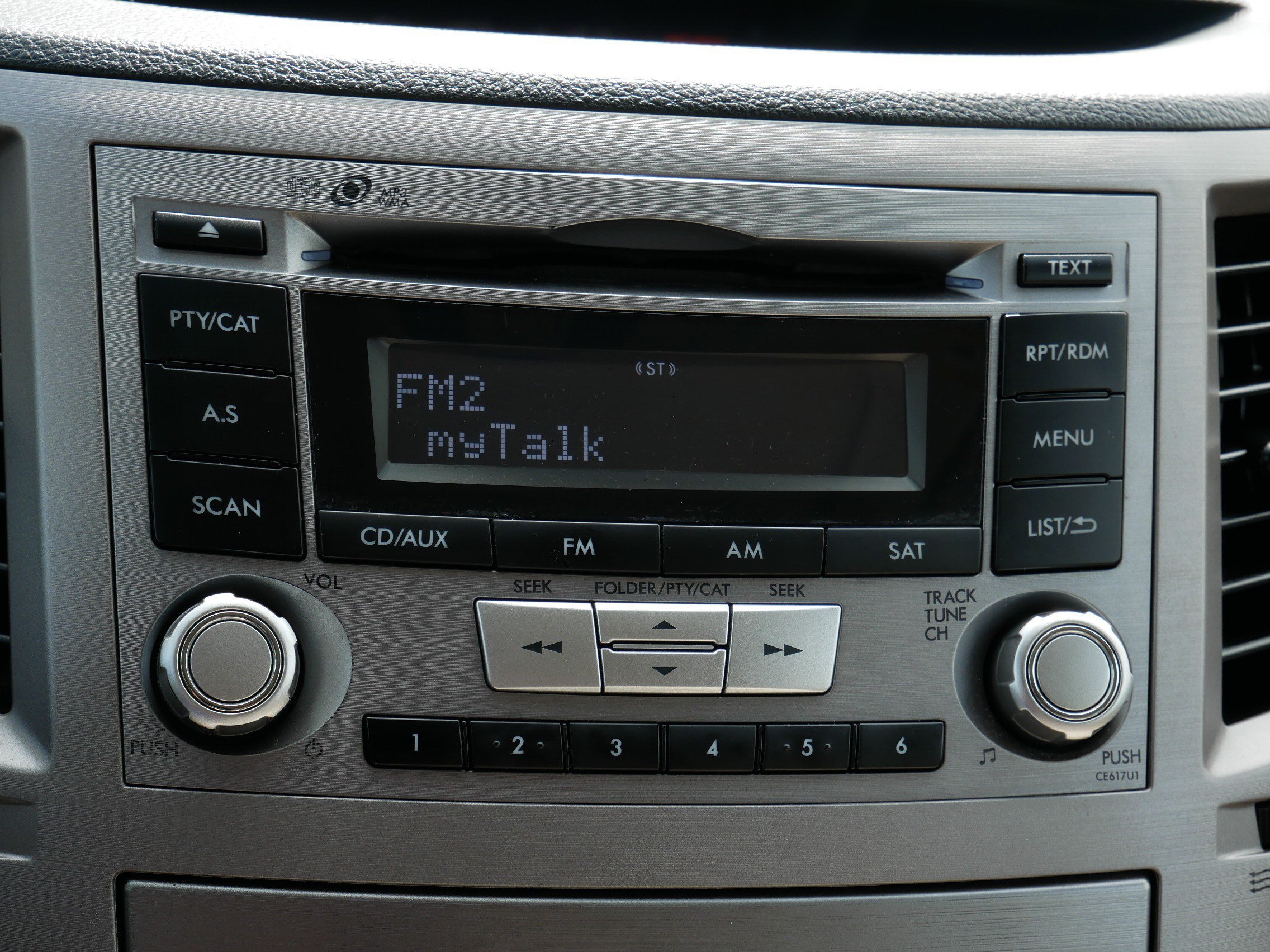 Used 2013 Satin White Pearl Subaru 2.5i Premium image 22