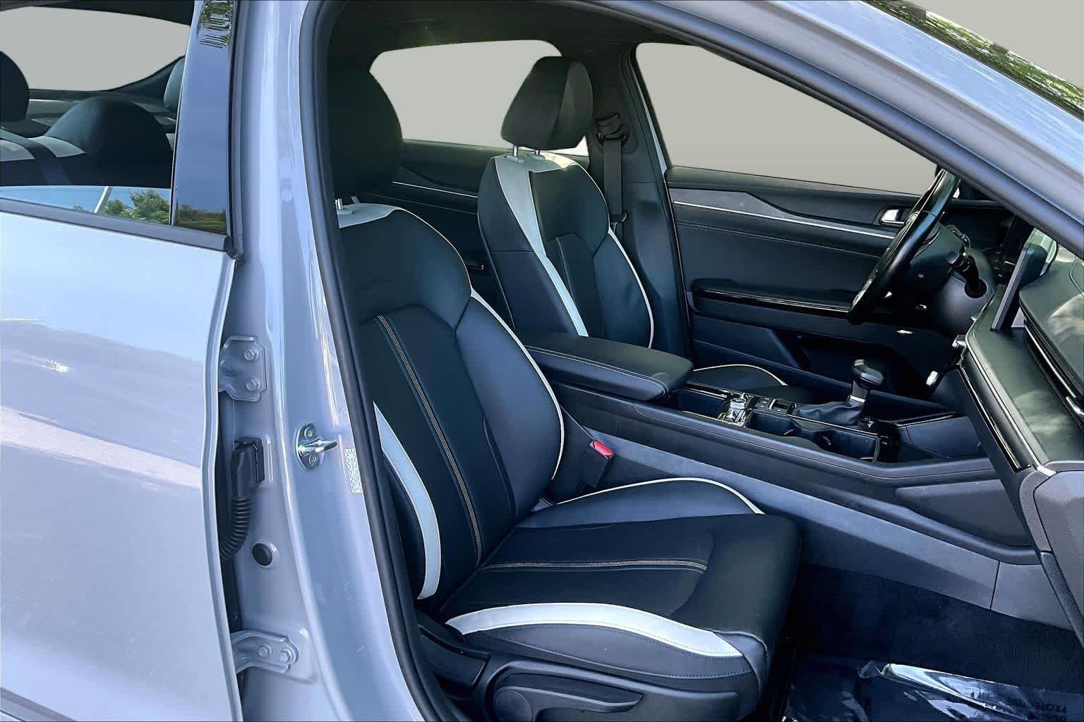 Used 2025 Wolf Gray Kia GT-Line image 9