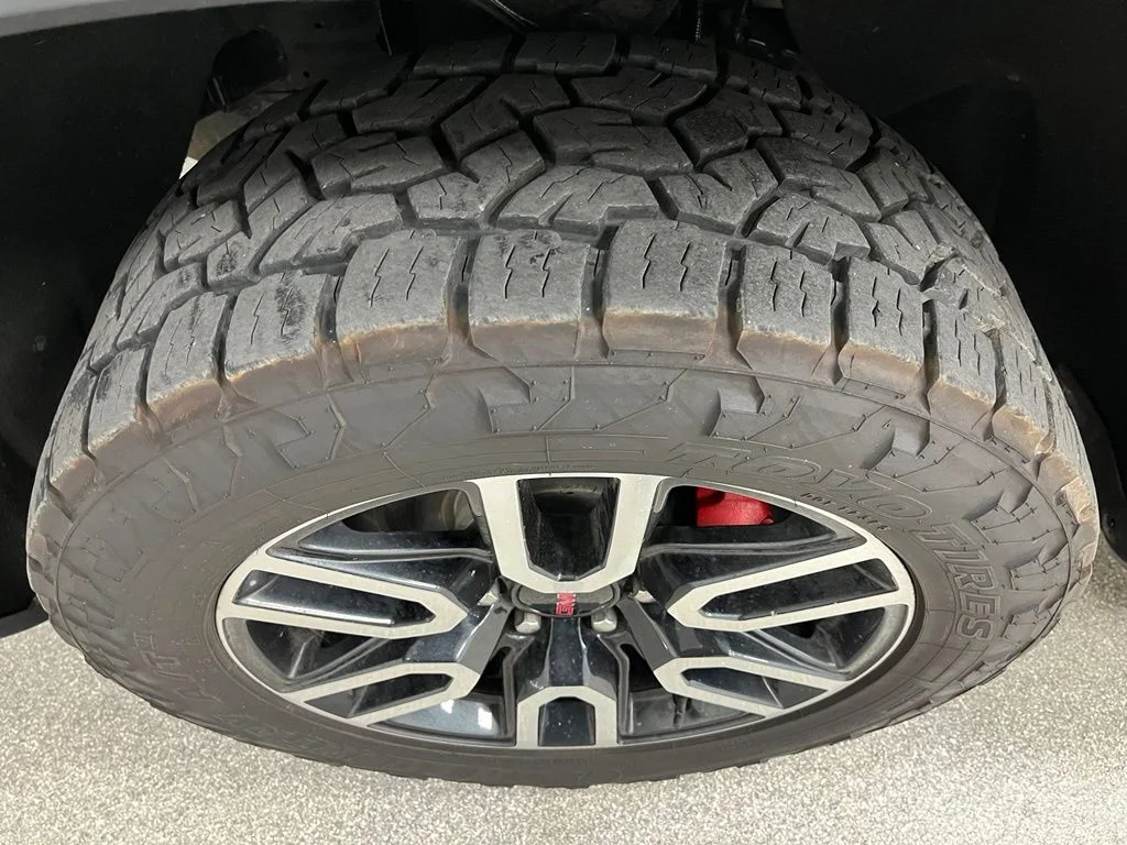 Used 2022 White GMC AT4 image 13