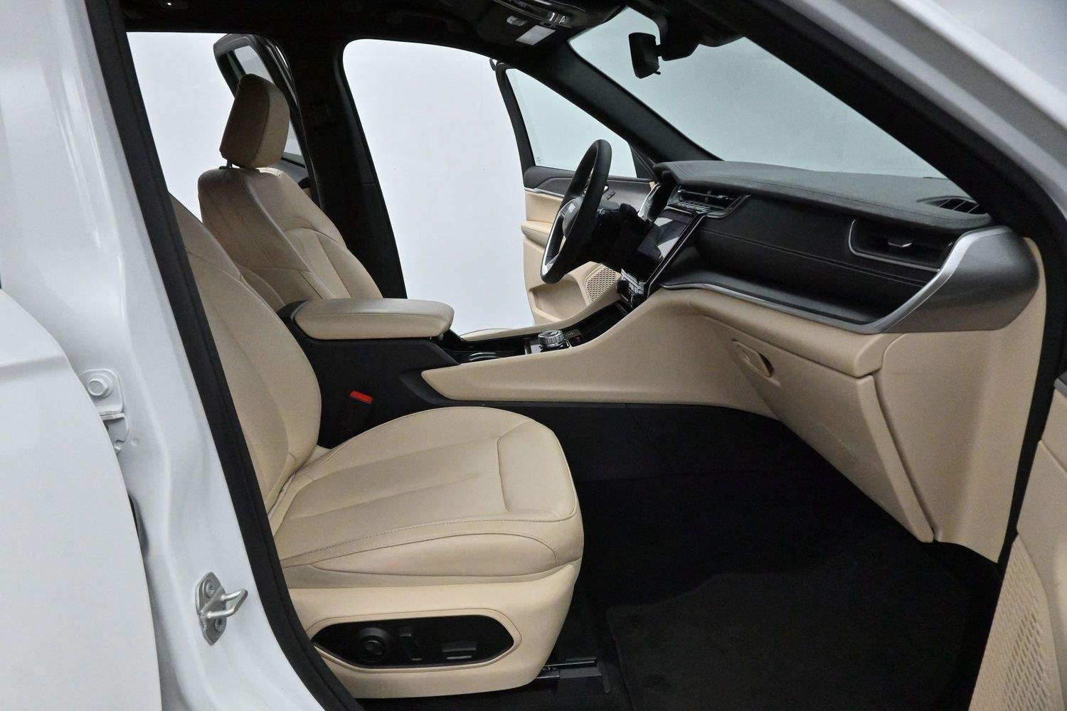 Used 2023 White Jeep Limited image 30