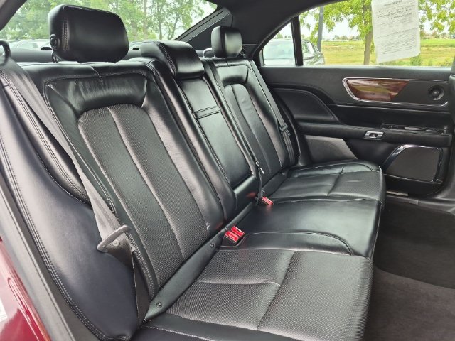 Used 2019 Red Lincoln Reserve image 30