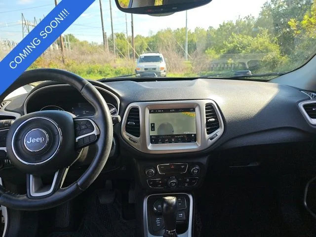 Used 2017 White Jeep Latitude image 11