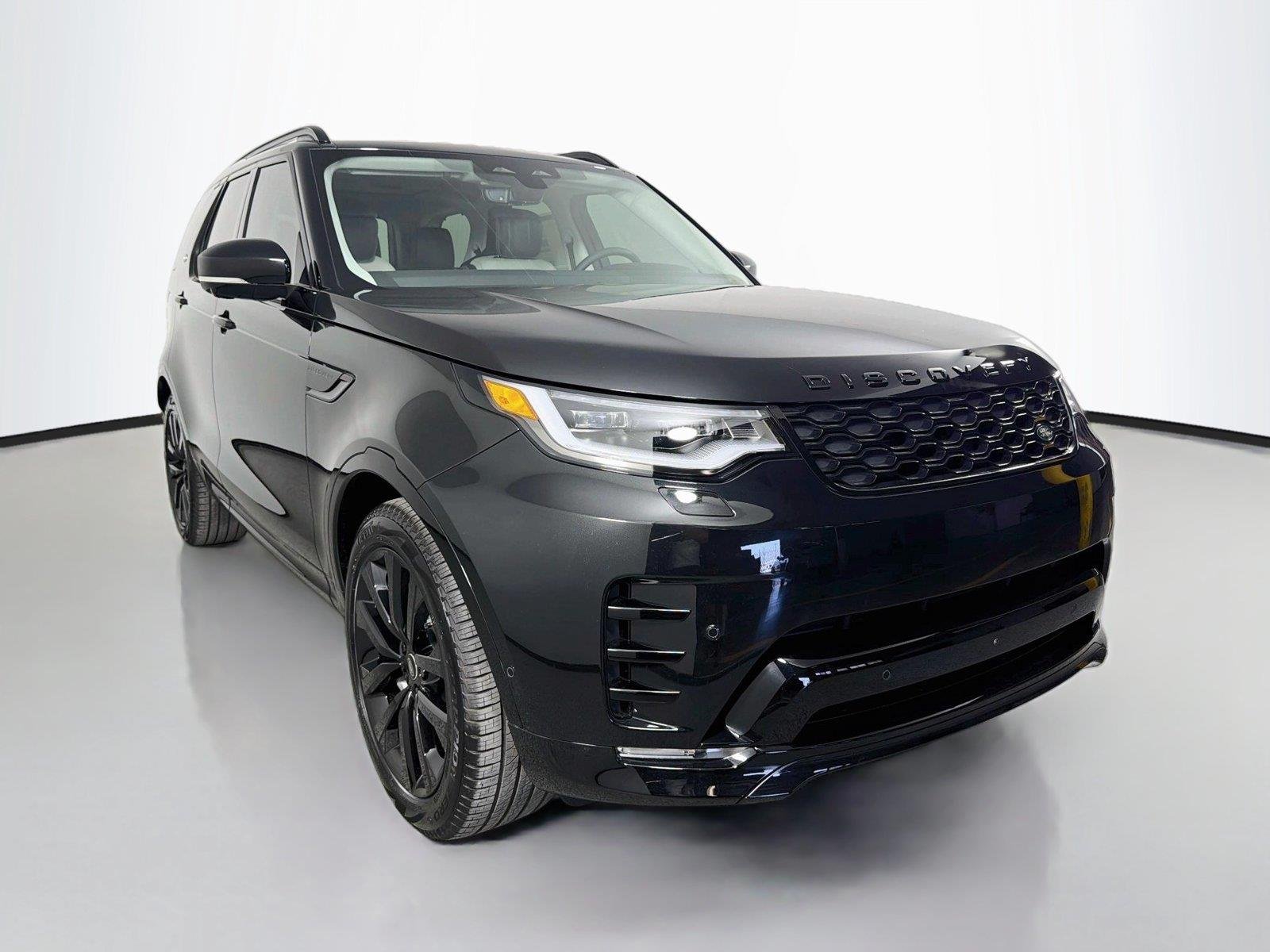 New 2026 Santorini Black Land Rover Dynamic SE image 3